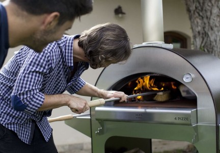 4 pizze alfa forni the wood burning oven for the garden the balcony or the terrace it features the refractory floor of commercial ovens 1200x750